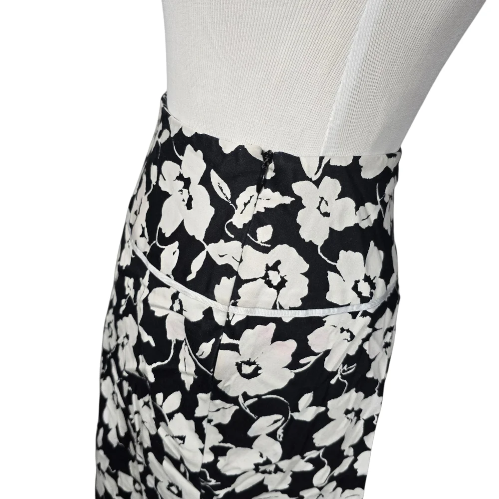 Laura Scott Size 14 Black and White Floral Skirt